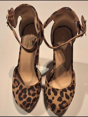 Leopard Print Ankle-Strap Pumps - Women